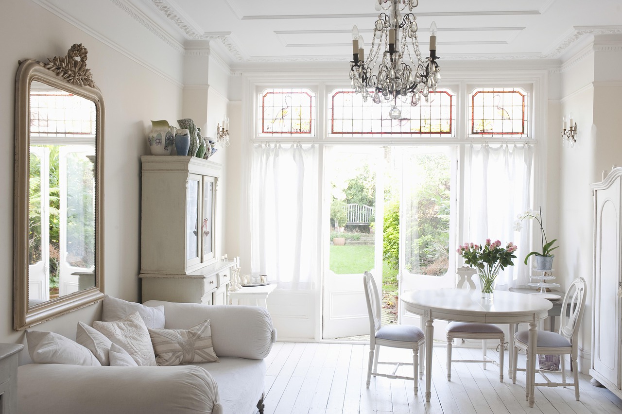 Create Idyllic Spots In Your Home’s Outdoors With Teak Furniture